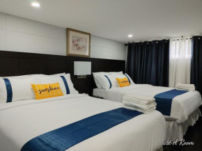 Just A Room - Deluxe Queen Room - Sleeps 4